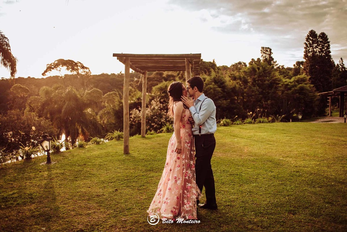 videos de casamento - filmagem - casamento - cinegrafista - videomaker - filmmaker - clipe - wedding - produtora - curitiba - estudio beto monteiro - casal - pre casamento - pre wedding - chacara laggus - thais e felipe - vestido rosa