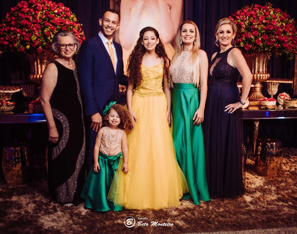Aniversário de 15 anos - Cobertura fotografica - Cobertura de filmagem - Foto e Filmagem de 15 anos - Debutante - Estúdio Beto Monteiro - Curitiba - fotografo de 15 anos - sessao de fotos - book de fotos - book de 15 anos - espaço torres - luara