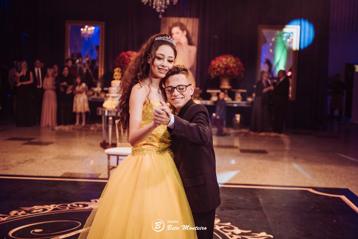 Aniversário de 15 anos - Cobertura fotografica - Cobertura de filmagem - Foto e Filmagem de 15 anos - Debutante - Estúdio Beto Monteiro - Curitiba - fotografo de 15 anos - sessao de fotos - book de fotos - book de 15 anos - espaço torres - luara