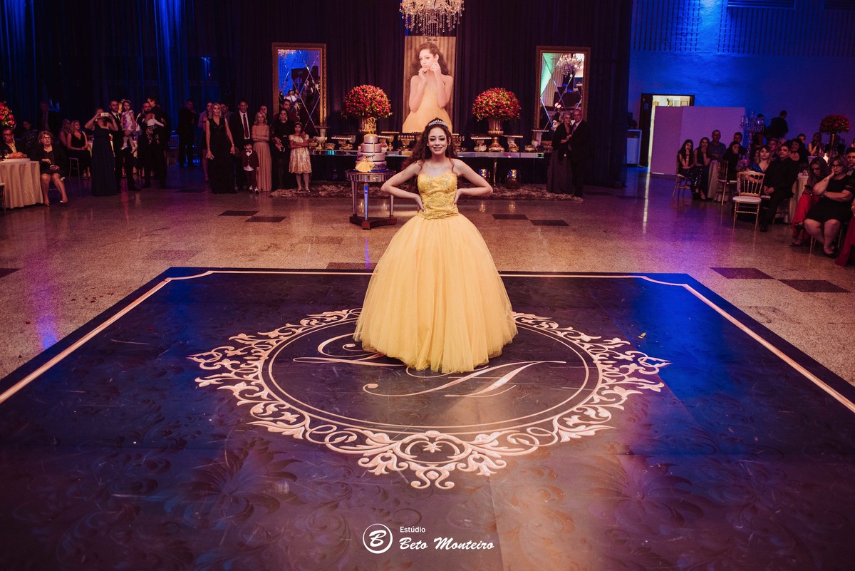 Aniversário de 15 anos - Cobertura fotografica - Cobertura de filmagem - Foto e Filmagem de 15 anos - Debutante - Estúdio Beto Monteiro - Curitiba - fotografo de 15 anos - sessao de fotos - book de fotos - book de 15 anos - espaço torres - luara