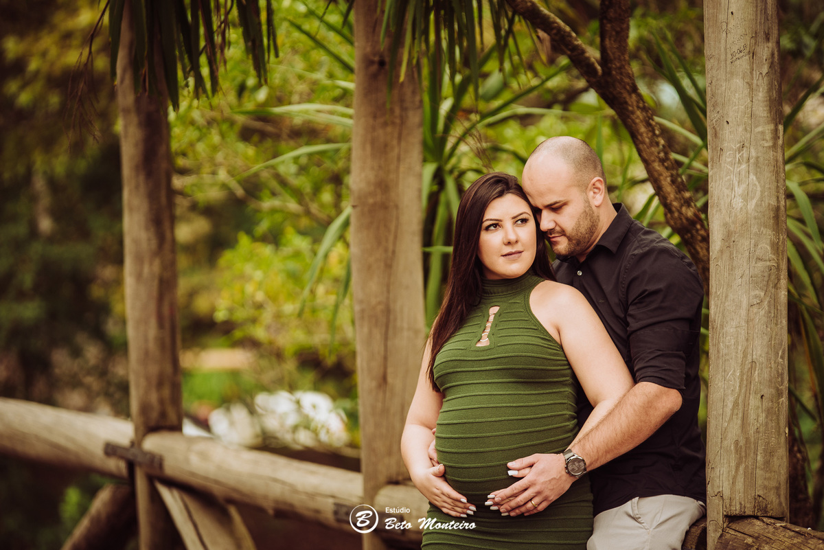 Book Gestante e Familia em Curitiba - Book de gestante lifestyle - Fotos ao ar livre - Grávida - Gestação - Estudio Beto Monteiro - jardim botanico - leticia e ronald