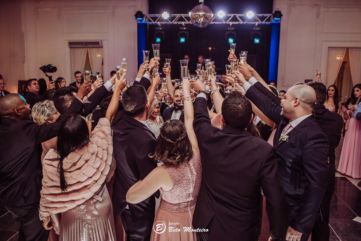 fotografo de casamento - fotografia - videos de casamento - filmagem - casamento - cinegrafista - filmmaker - wedding - produtora - curitiba - estudio beto monteiro - casal - castello reale - angela e sandro junior - sol cerimonialista