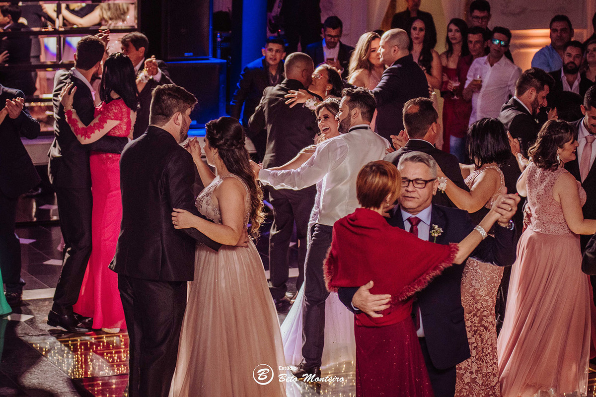 fotografo de casamento - fotografia - videos de casamento - filmagem - casamento - cinegrafista - filmmaker - wedding - produtora - curitiba - estudio beto monteiro - casal - castello reale - angela e sandro junior - sol cerimonialista