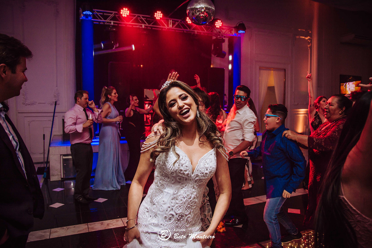 fotografo de casamento - fotografia - videos de casamento - filmagem - casamento - cinegrafista - filmmaker - wedding - produtora - curitiba - estudio beto monteiro - casal - castello reale - angela e sandro junior - sol cerimonialista