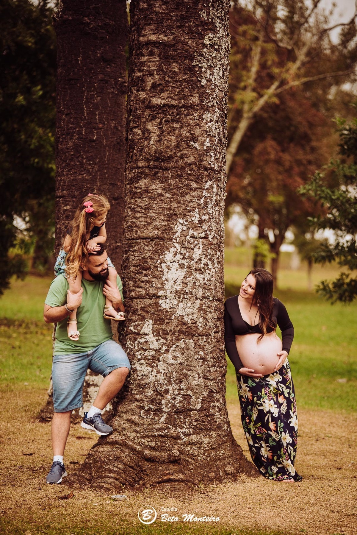 Book Gestante e Familia em Curitiba - Book de gestante lifestyle - Fotos ao ar livre - Grávida - Gestação - Estudio Beto Monteiro - jardim botanico - kamila costa - rafael e maria clara - emanuel