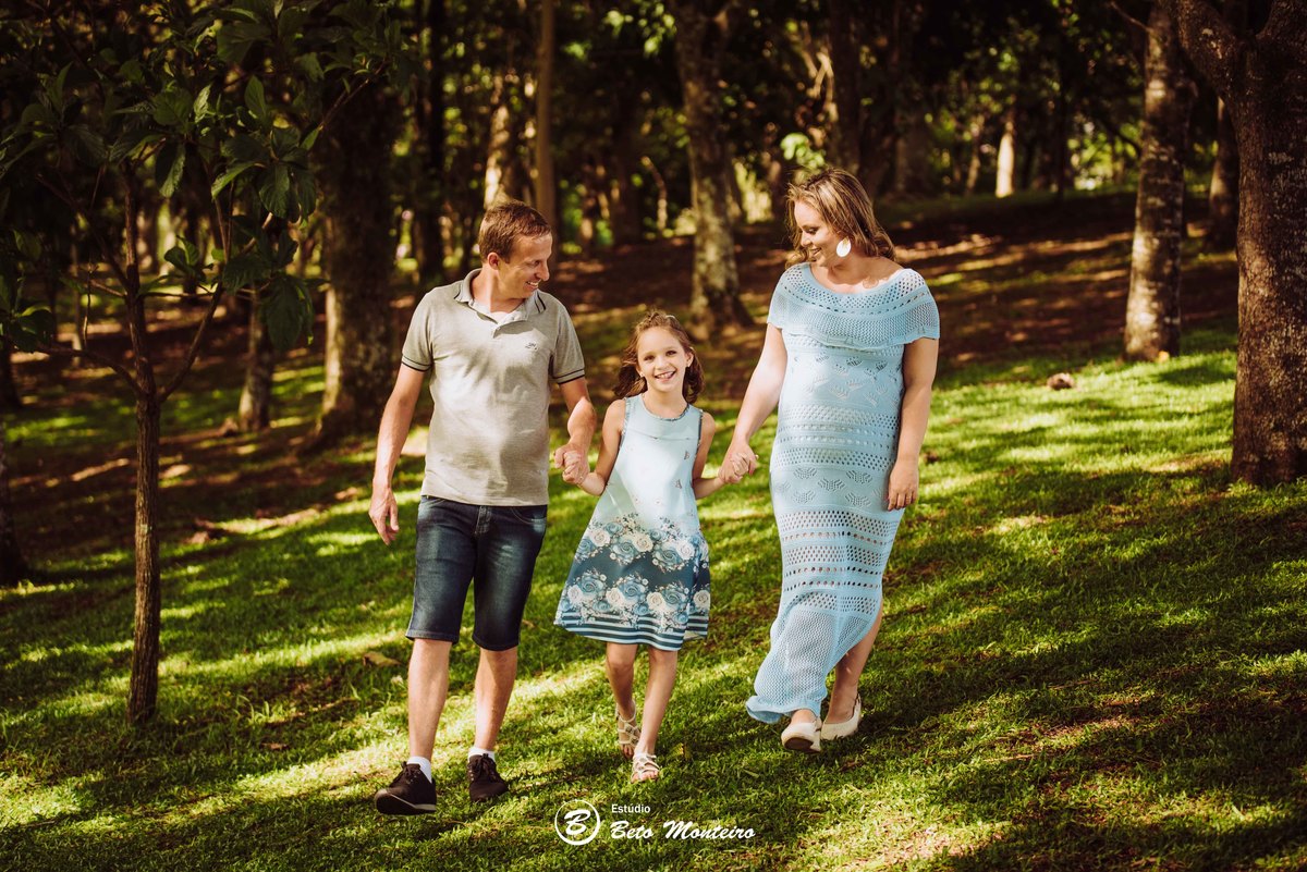 Book Gestante e Familia em Curitiba - Book de gestante lifestyle - Fotos ao ar livre - Grávida - Gestação - Estudio Beto Monteiro - jardim botanico - barbara couto - dione