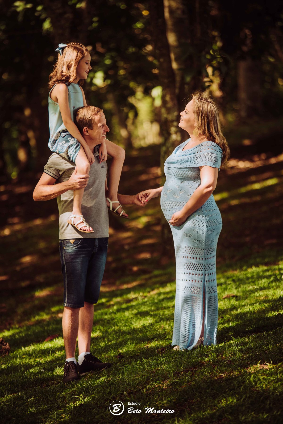 Book Gestante e Familia em Curitiba - Book de gestante lifestyle - Fotos ao ar livre - Grávida - Gestação - Estudio Beto Monteiro - jardim botanico - barbara couto - dione