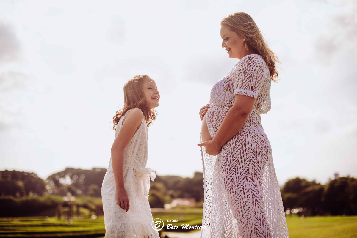 Book Gestante e Familia em Curitiba - Book de gestante lifestyle - Fotos ao ar livre - Grávida - Gestação - Estudio Beto Monteiro - jardim botanico - barbara couto - dione
