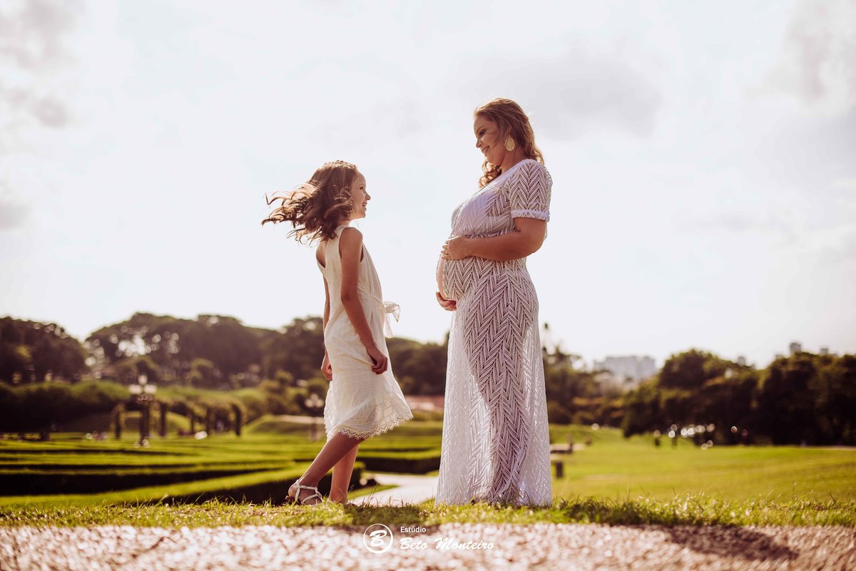 Book Gestante e Familia em Curitiba - Book de gestante lifestyle - Fotos ao ar livre - Grávida - Gestação - Estudio Beto Monteiro - jardim botanico - barbara couto - dione