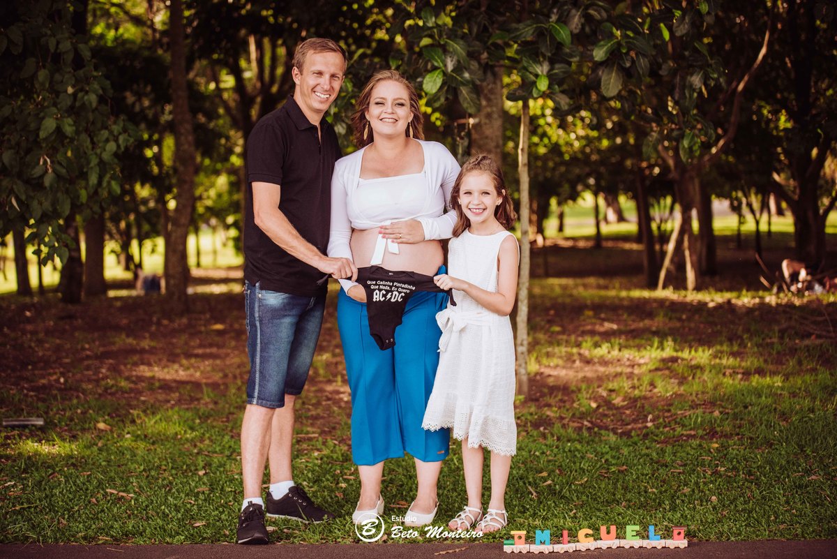 Book Gestante e Familia em Curitiba - Book de gestante lifestyle - Fotos ao ar livre - Grávida - Gestação - Estudio Beto Monteiro - jardim botanico - barbara couto - dione