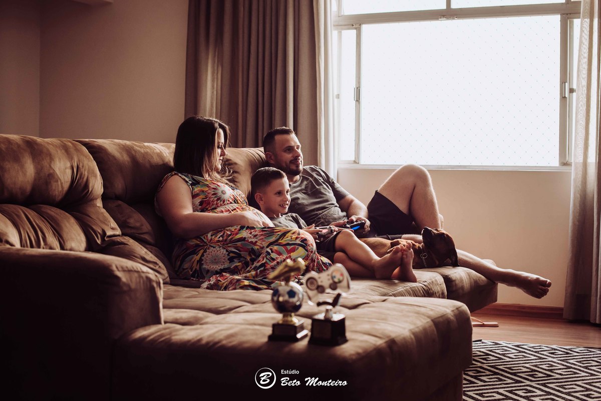 Book Gestante e Familia em Curitiba - Book de gestante lifestyle - Fotos ao ar livre - Grávida - Gestação - Estudio Beto Monteiro - life style - Michelle Miotto - Família - Cachorro