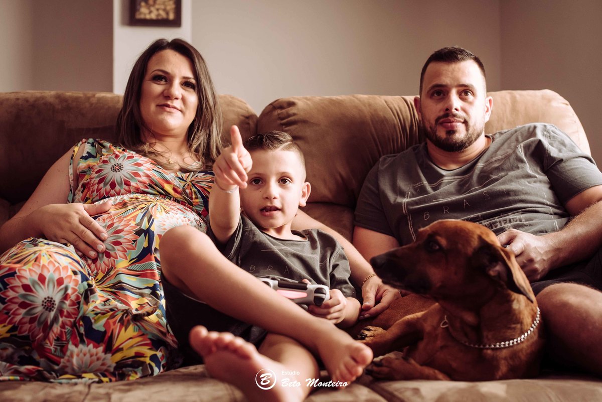 Book Gestante e Familia em Curitiba - Book de gestante lifestyle - Fotos ao ar livre - Grávida - Gestação - Estudio Beto Monteiro - life style - Michelle Miotto - Família - Cachorro