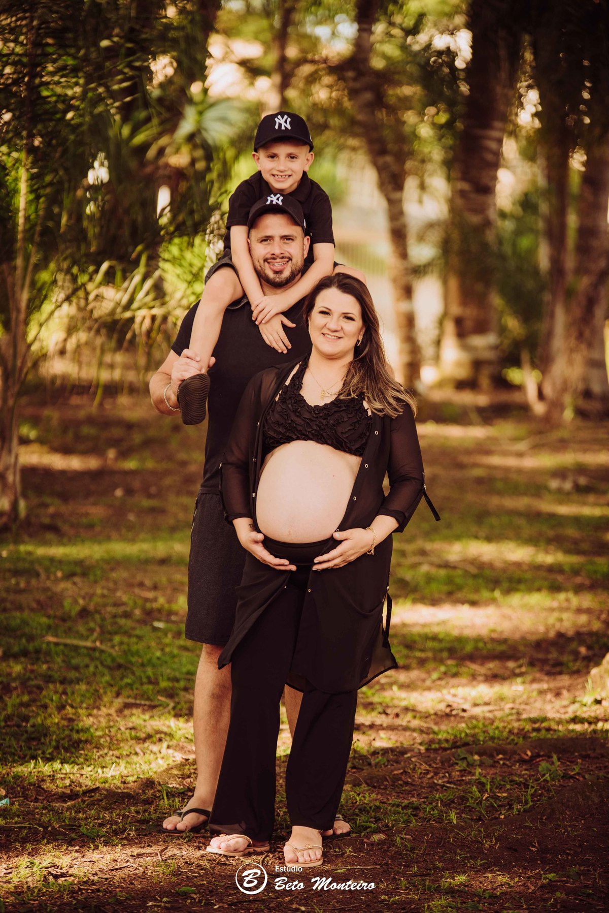 Book Gestante e Familia em Curitiba - Book de gestante lifestyle - Fotos ao ar livre - Grávida - Gestação - Estudio Beto Monteiro - life style - Michelle Miotto - Família - Cachorro