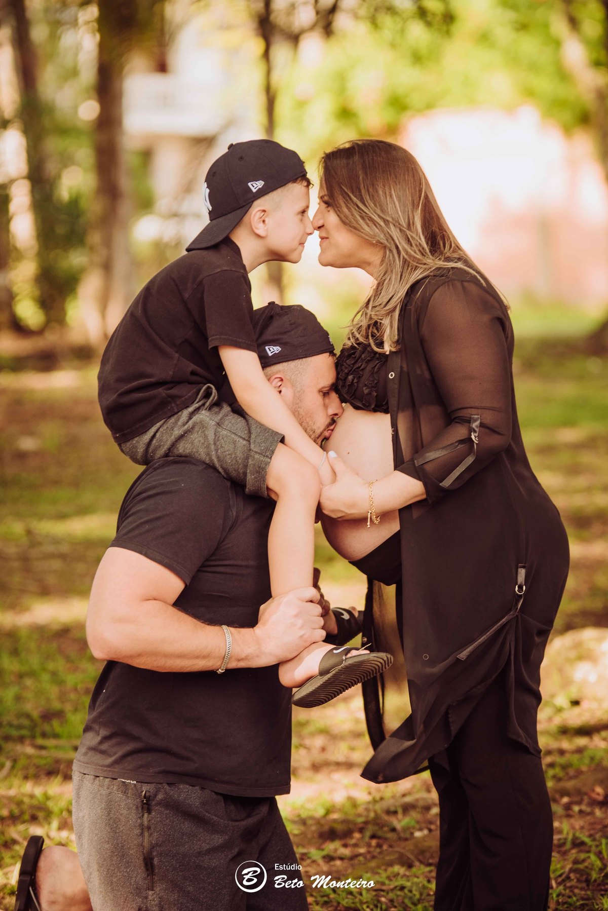Book Gestante e Familia em Curitiba - Book de gestante lifestyle - Fotos ao ar livre - Grávida - Gestação - Estudio Beto Monteiro - life style - Michelle Miotto - Família - Cachorro
