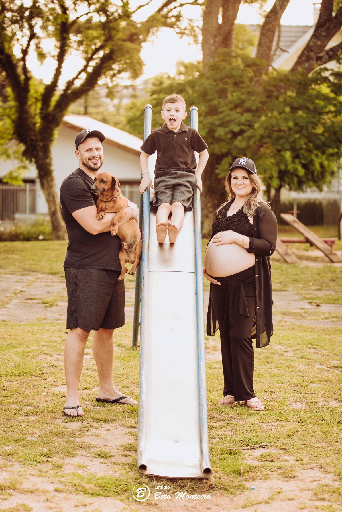 Book Gestante e Familia em Curitiba - Book de gestante lifestyle - Fotos ao ar livre - Grávida - Gestação - Estudio Beto Monteiro - life style - Michelle Miotto - Família - Cachorro