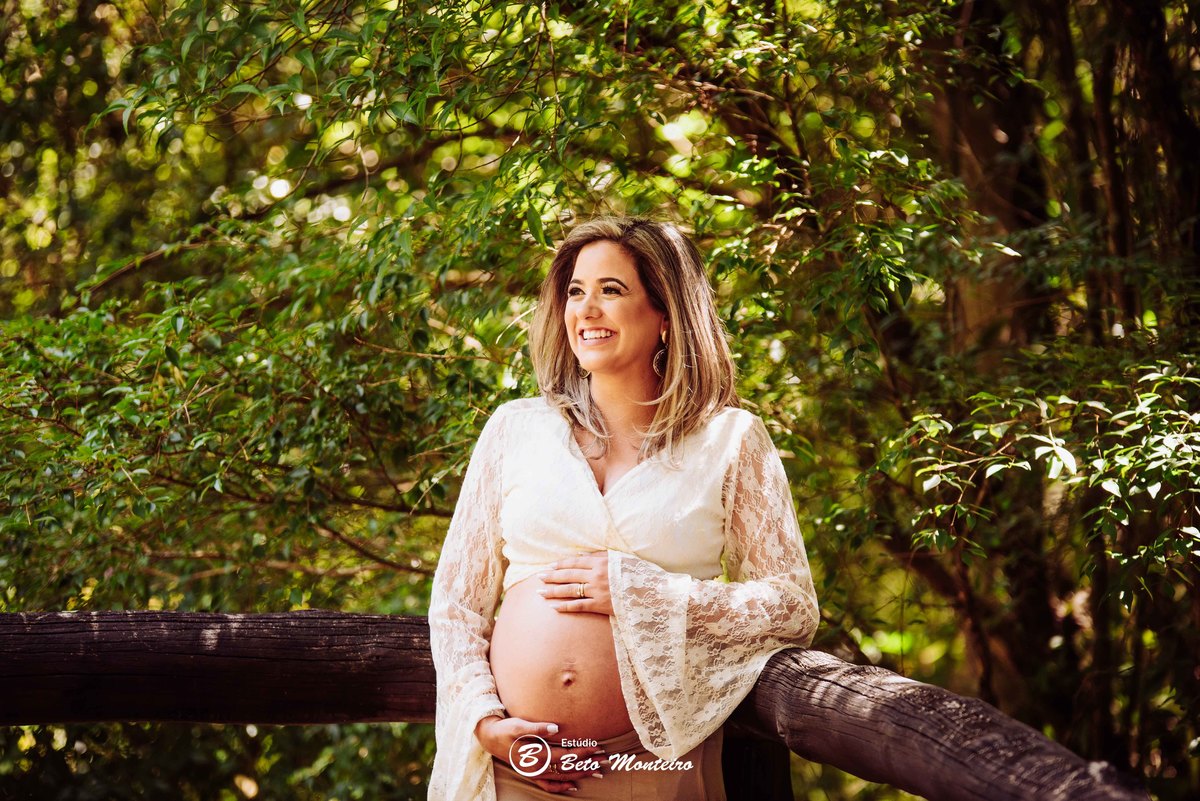 Book Gestante e Familia em Curitiba - Book de gestante lifestyle - Fotos ao ar livre - Grávida - Gestação - Estudio Beto Monteiro - unilivre - universidade livre - angela maria e sandro junior