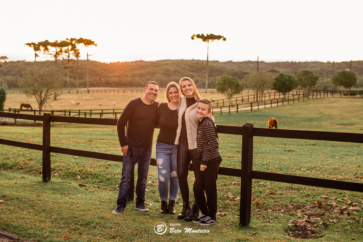 Aniversário de 15 anos - Foto e Filmagem de 15 anos - Debutante - Estúdio Beto Monteiro - Curitiba - fotografo de 15 anos - sessao de fotos - book de fotos - book de 15 anos - fotografo - cabanha matoski - tamirys