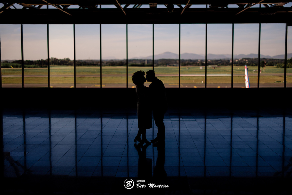 fotografo de casamento - videos de casamento - filmagem - casamento - cinegrafista - filmmaker - wedding - produtora - curitiba - estudio beto monteiro - casal - pre wedding - andressa e vicente - aeroporto - recanto maranatha