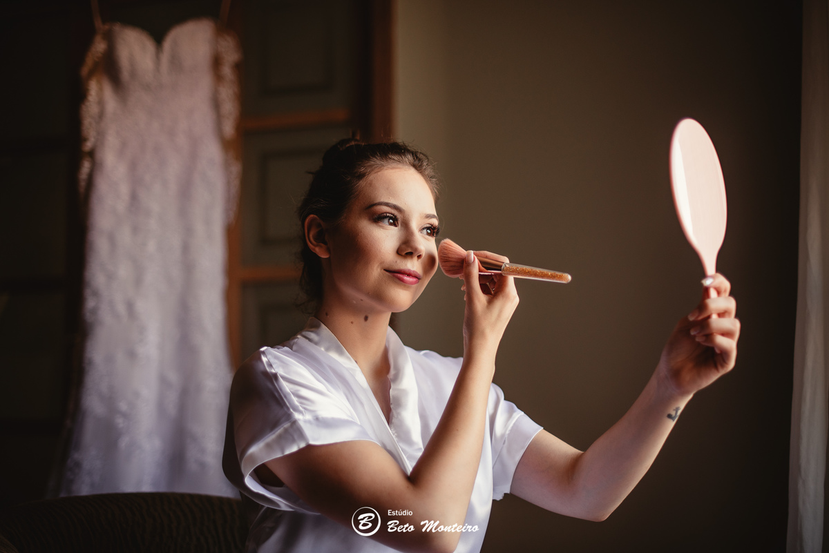 fotografo de casamento - videos de casamento - filmagem - casamento - cinegrafista - filmmaker - wedding - produtora - curitiba - estudio beto monteiro - casal - pre wedding - ana e matheus - le rechaud - first look - noiva se maquiando -
