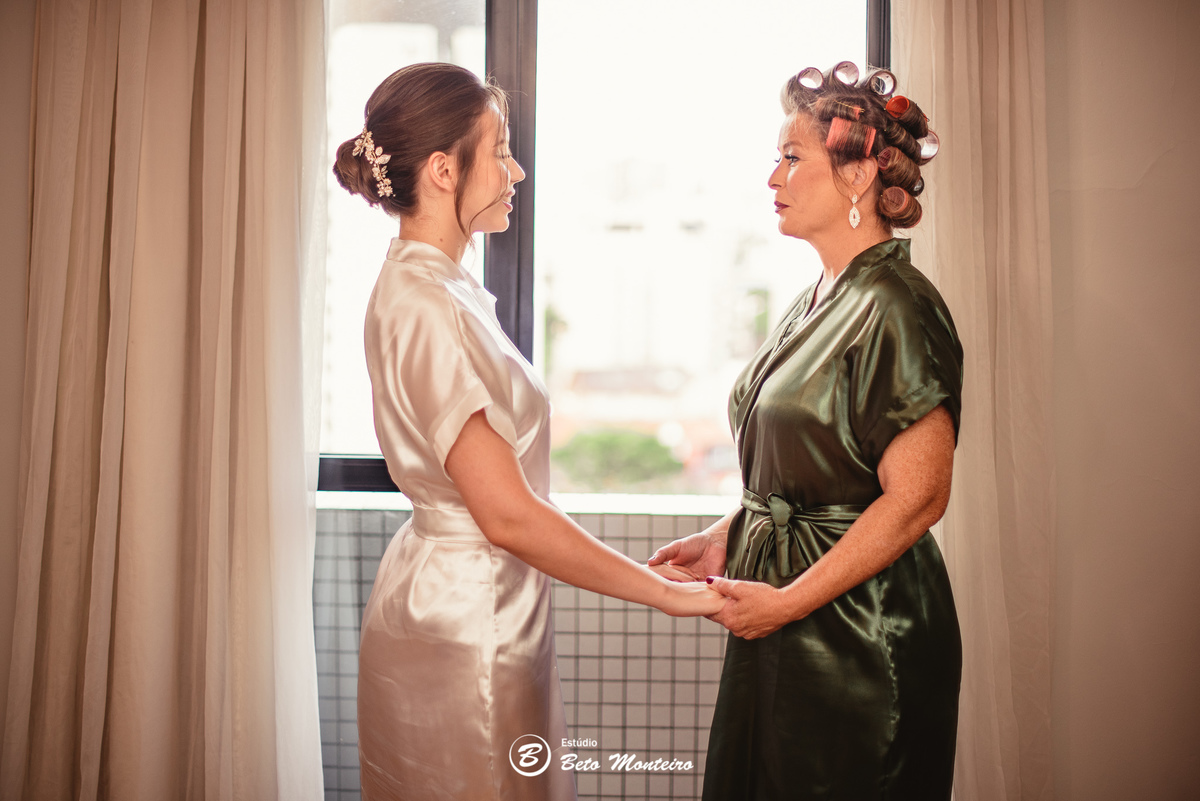 fotografo de casamento - videos de casamento - filmagem - casamento - cinegrafista - filmmaker - wedding - produtora - curitiba - estudio beto monteiro - casal - pre wedding - ana e matheus - le rechaud - first look - noiva se maquiando -