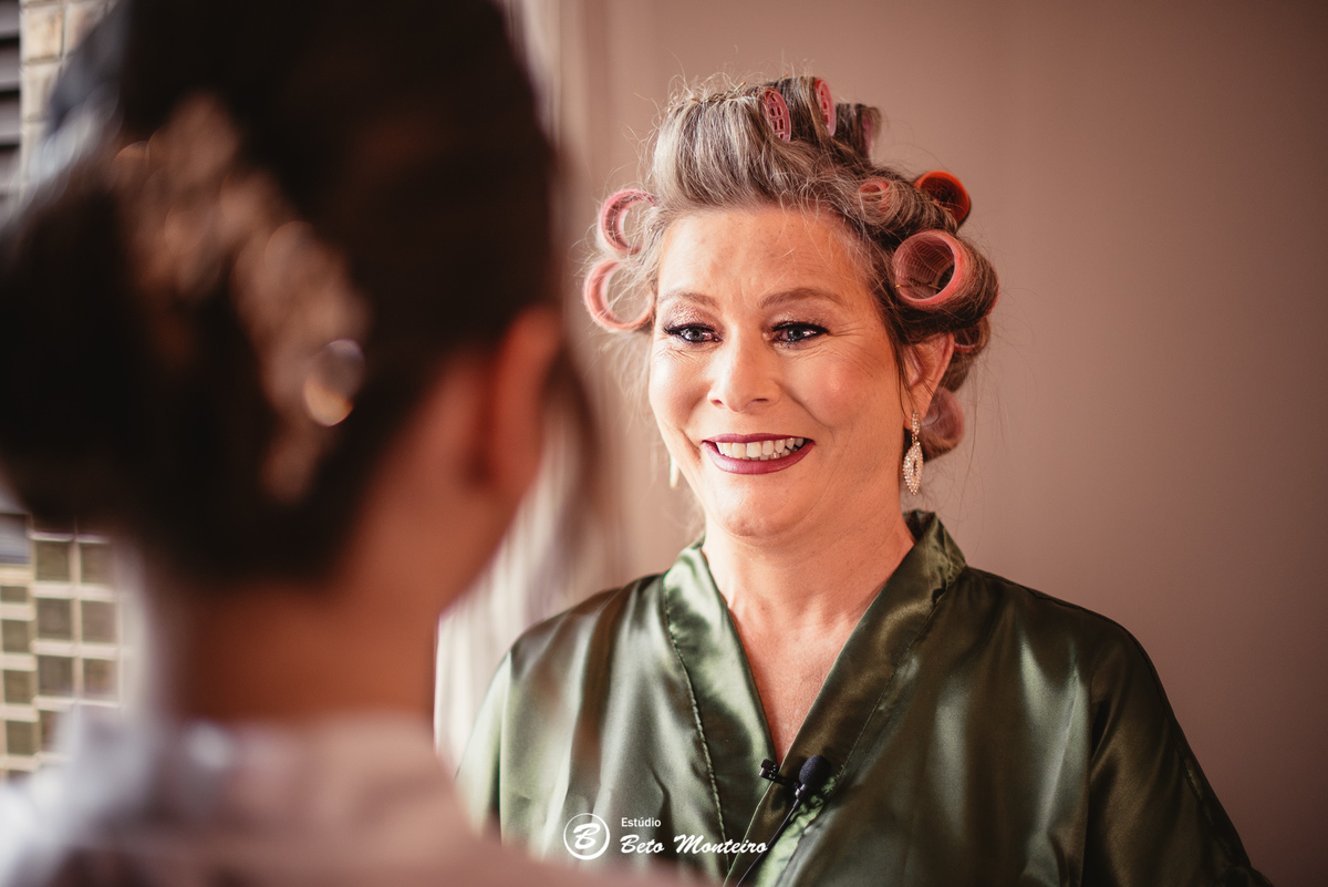 fotografo de casamento - videos de casamento - filmagem - casamento - cinegrafista - filmmaker - wedding - produtora - curitiba - estudio beto monteiro - casal - pre wedding - ana e matheus - le rechaud - first look - noiva se maquiando -