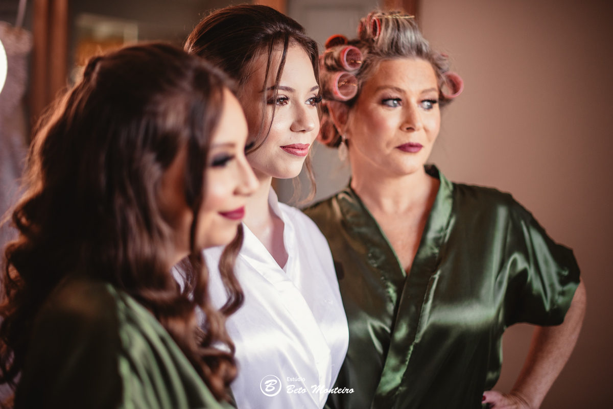 fotografo de casamento - videos de casamento - filmagem - casamento - cinegrafista - filmmaker - wedding - produtora - curitiba - estudio beto monteiro - casal - pre wedding - ana e matheus - le rechaud - first look - noiva se maquiando -