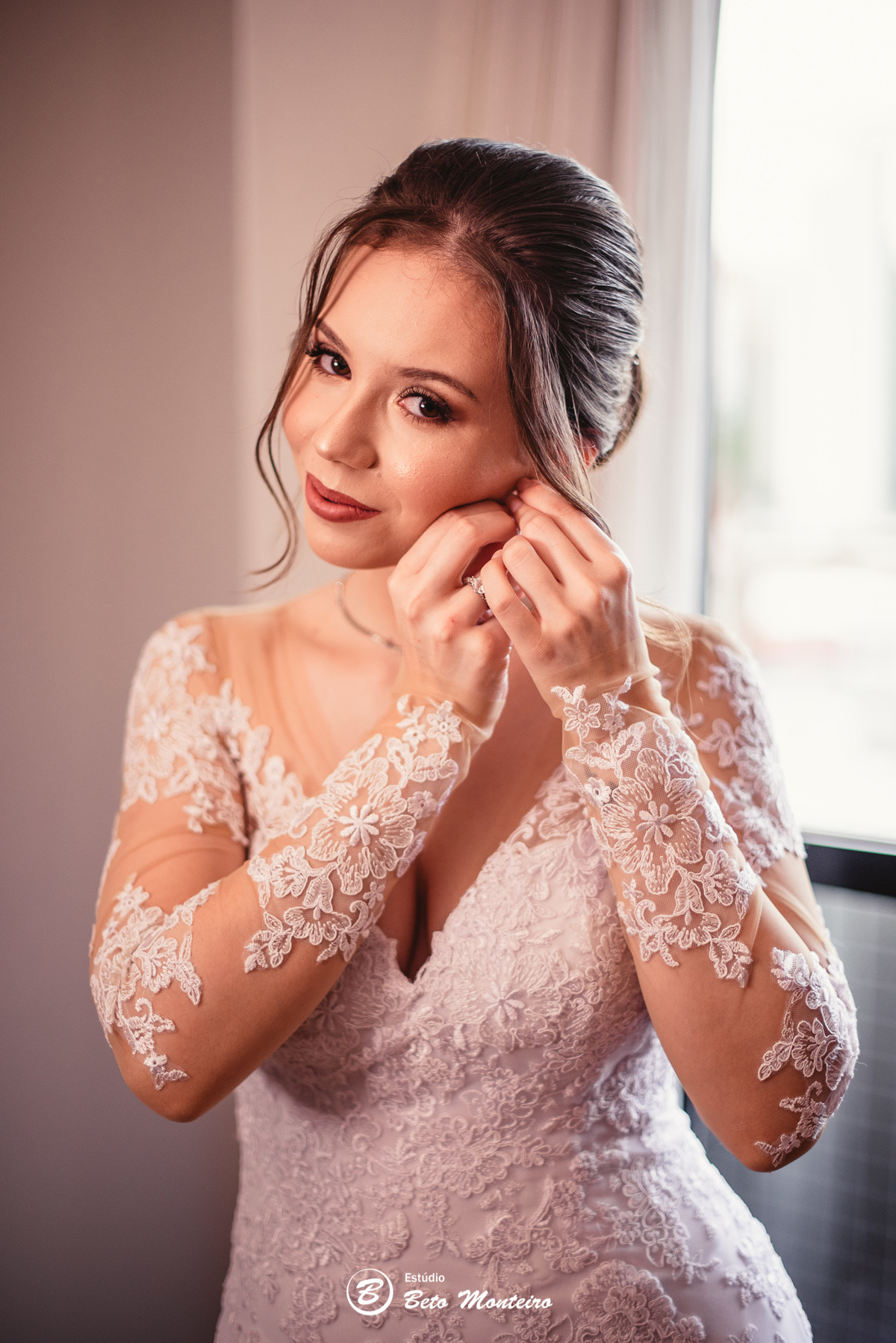 fotografo de casamento - videos de casamento - filmagem - casamento - cinegrafista - filmmaker - wedding - produtora - curitiba - estudio beto monteiro - casal - pre wedding - ana e matheus - le rechaud - first look - noiva se maquiando -