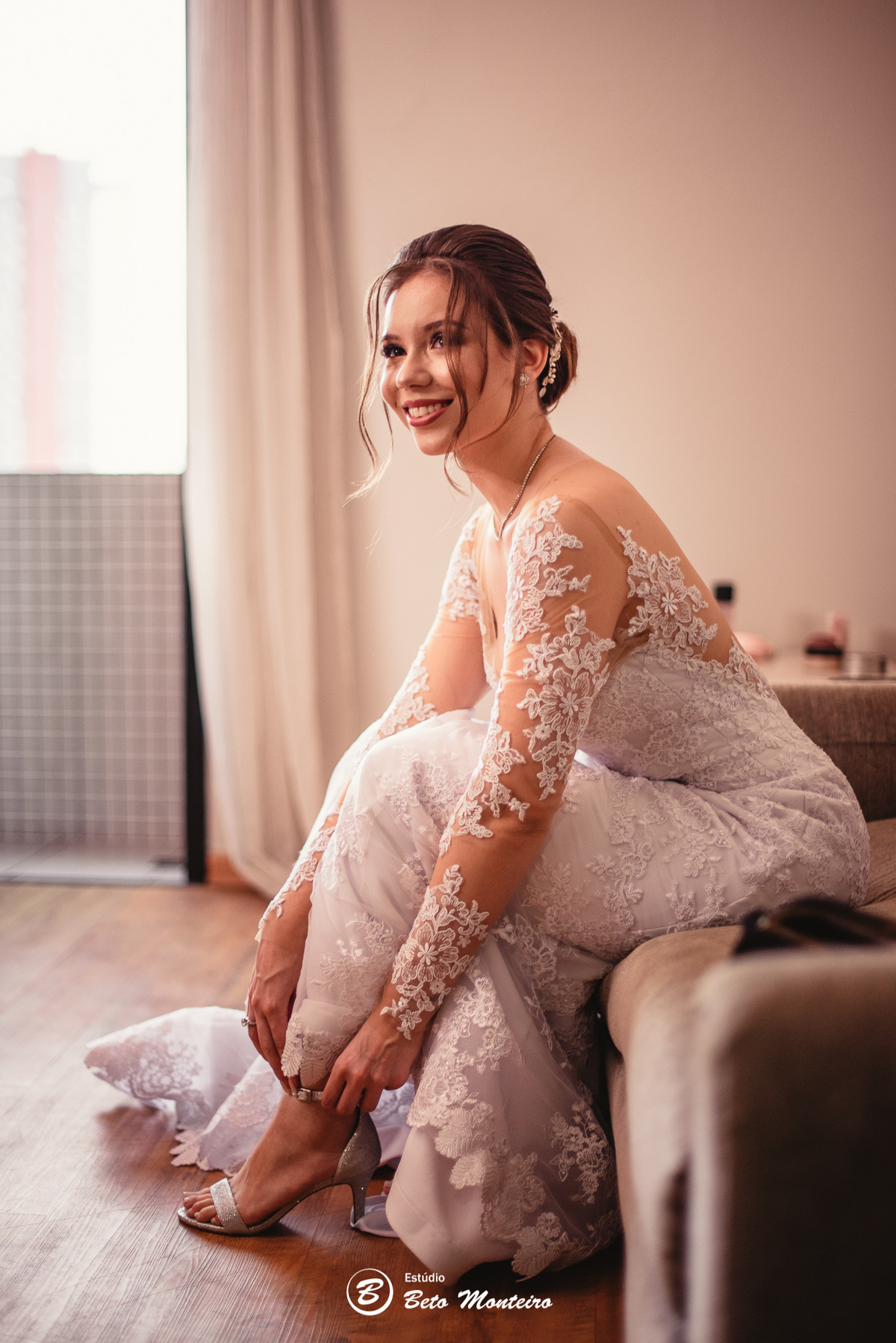 fotografo de casamento - videos de casamento - filmagem - casamento - cinegrafista - filmmaker - wedding - produtora - curitiba - estudio beto monteiro - casal - pre wedding - ana e matheus - le rechaud - first look - noiva se maquiando -