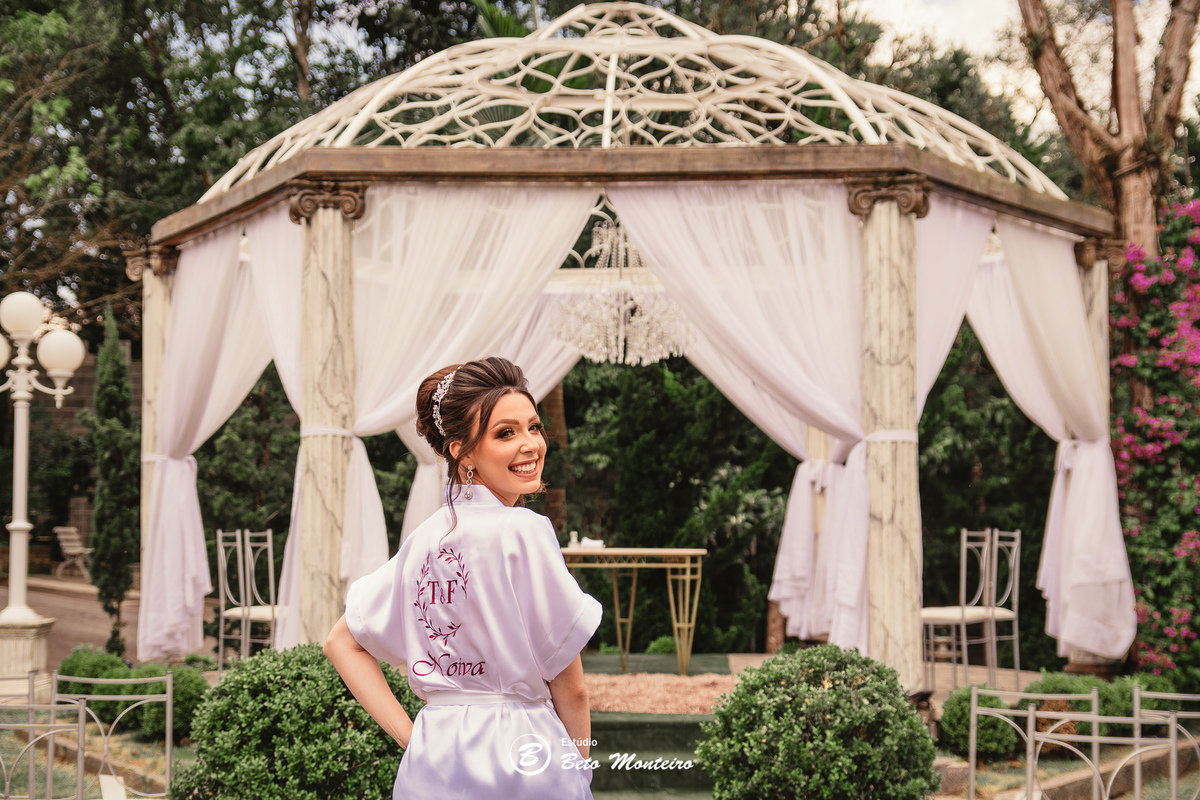 fotografo de casamento - videos de casamento - filmagem - casamento - cinegrafista - filmmaker - wedding - produtora - curitiba - estudio beto monteiro - casal - pre wedding - Thaís Govea e Felipe Naldony - Castello Reale Colombo - ar livre - externo