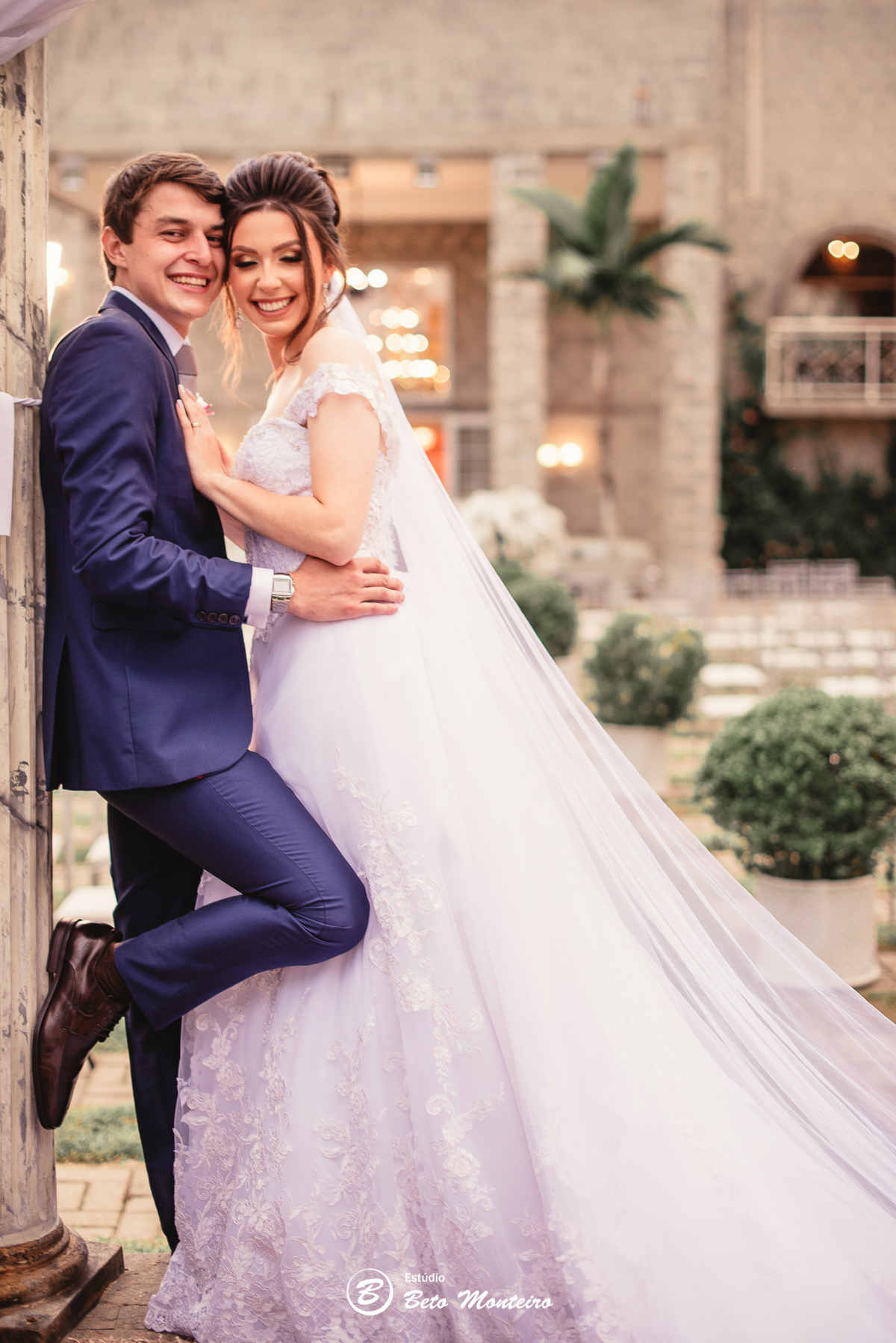 fotografo de casamento - videos de casamento - filmagem - casamento - cinegrafista - filmmaker - wedding - produtora - curitiba - estudio beto monteiro - casal - pre wedding - Thaís Govea e Felipe Naldony - Castello Reale Colombo - ar livre - externo