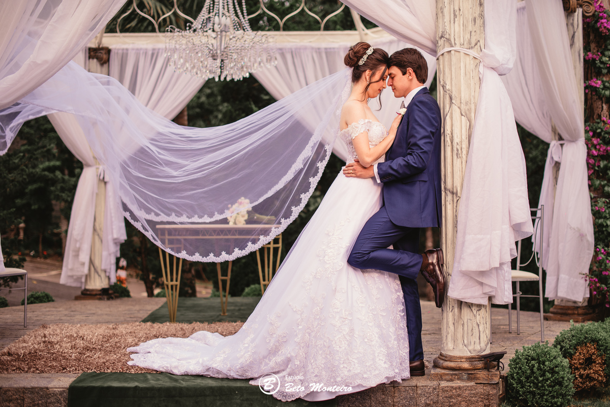 fotografo de casamento - videos de casamento - filmagem - casamento - cinegrafista - filmmaker - wedding - produtora - curitiba - estudio beto monteiro - casal - pre wedding - Thaís Govea e Felipe Naldony - Castello Reale Colombo - ar livre - externo
