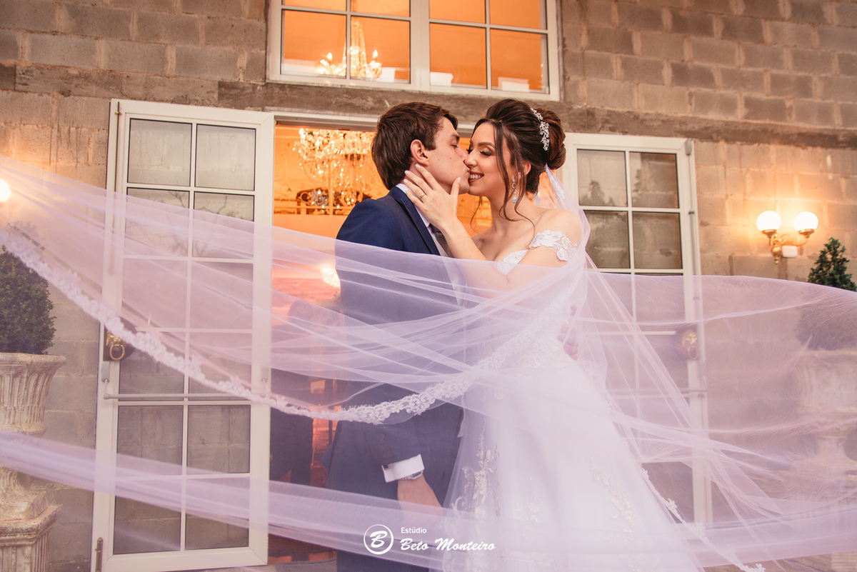 fotografo de casamento - videos de casamento - filmagem - casamento - cinegrafista - filmmaker - wedding - produtora - curitiba - estudio beto monteiro - casal - pre wedding - Thaís Govea e Felipe Naldony - Castello Reale Colombo - ar livre - externo