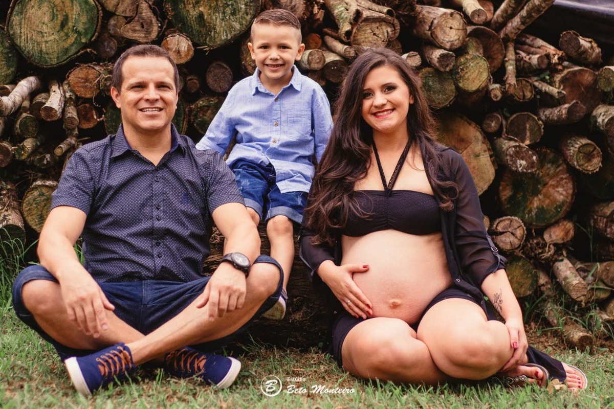Book Gestante e Familia em Curitiba - Book gestante São José dos Pinhais - Book de gestante lifestyle - Fotos ao ar livre - Grávida - Gestação - Estudio Beto Monteiro - Pesque Pague Recanto das Flores - Suellen - Leandro - Bernardo - Louise