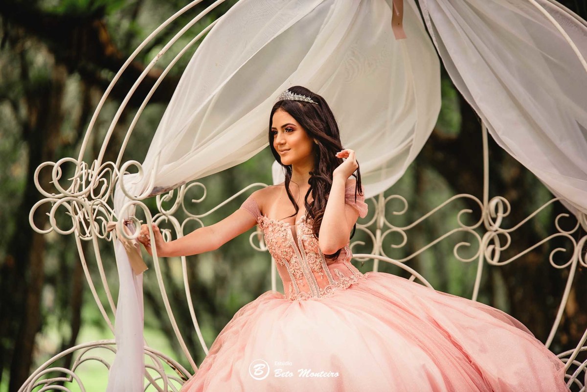 Aniversário de 15 anos - Foto e Filmagem - Debutante - Estúdio Beto Monteiro - Curitiba - fotografo de 15 anos - sessao de fotos - book de fotos - book de 15 anos - fotografo - isabella bozza - bella - bozza - chacara ienkot - vestido - roze bozza