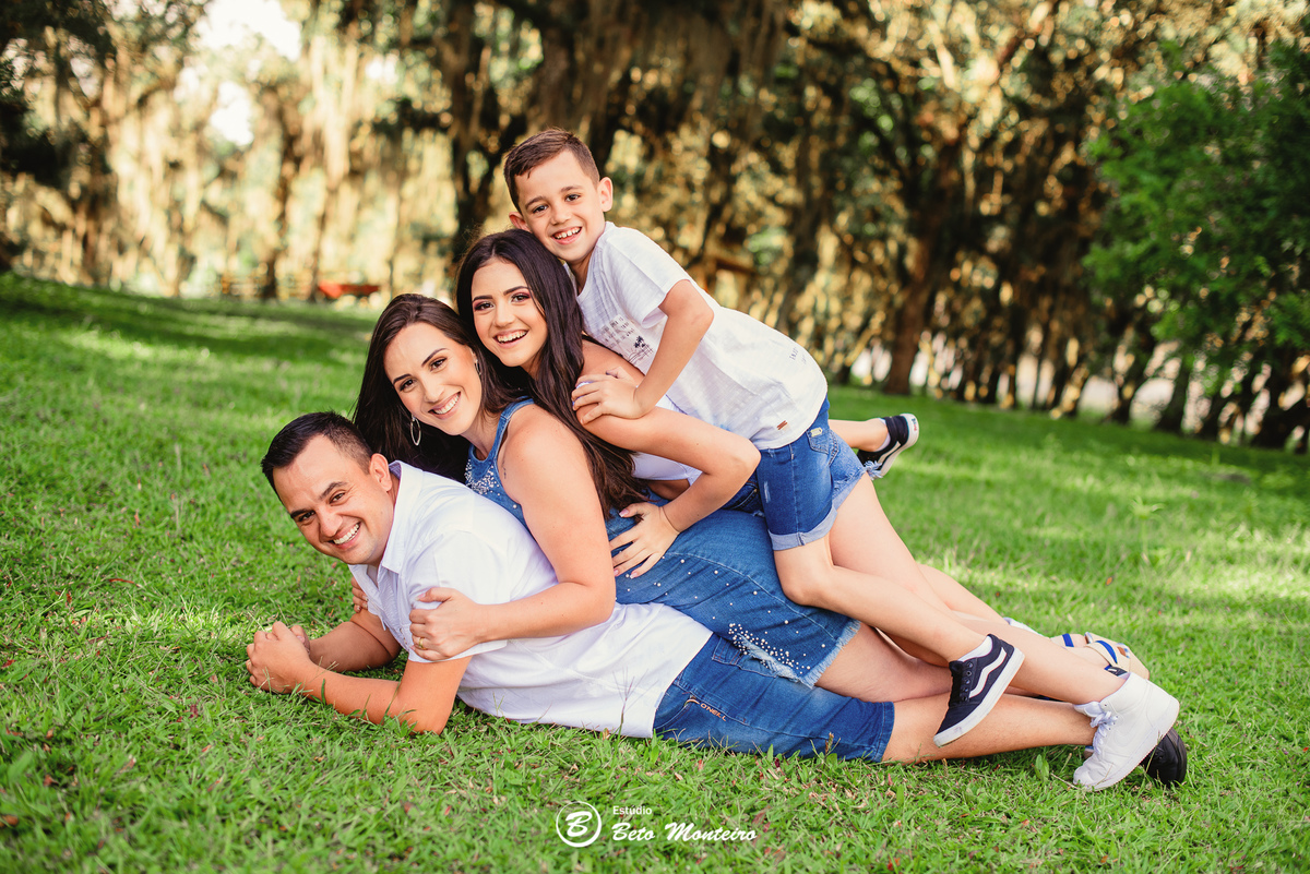 Aniversário de 15 anos - Foto e Filmagem - Debutante - Estúdio Beto Monteiro - Curitiba - fotografo de 15 anos - sessao de fotos - book de fotos - book de 15 anos - fotografo - isabella bozza - bella - bozza - chacara ienkot - vestido - roze bozza