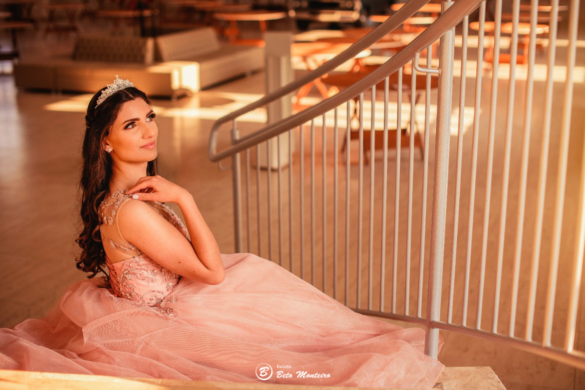 Aniversário de 15 anos - Foto e Filmagem - Debutante - Estúdio Beto Monteiro - Curitiba - fotografo de 15 anos - fotógrafa - sessao de fotos - book de fotos - book de 15 anos - fotografo - chacara ienkot - vestido - júlia - júlia gomes - julia caracanha
