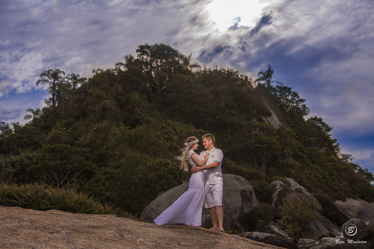 Book Pré-Casamento - Book Pré-wedding - Trash the dress - Book de casal - Sessão de noivos - Save the date - Estúdio Beto Monteiro - Curitiba guaratuba