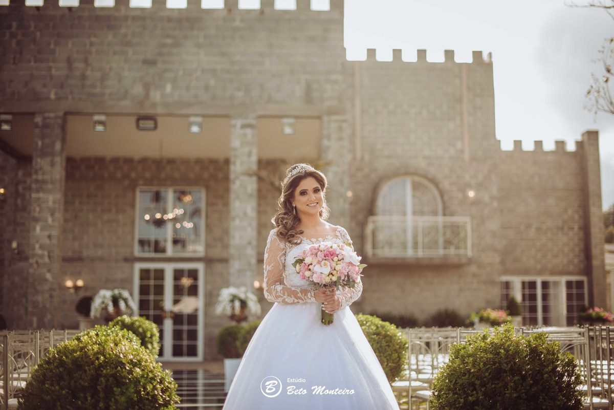 noiva de cabelo curto e loira - C- Casamento - Wedding - Pré-Casamento - Cobertura de casamento - filmagem de casamento Curitiba - Pré-Wedding - fotógrafo de casamento Curitiba - Estúdio Beto Monteiro castello reale