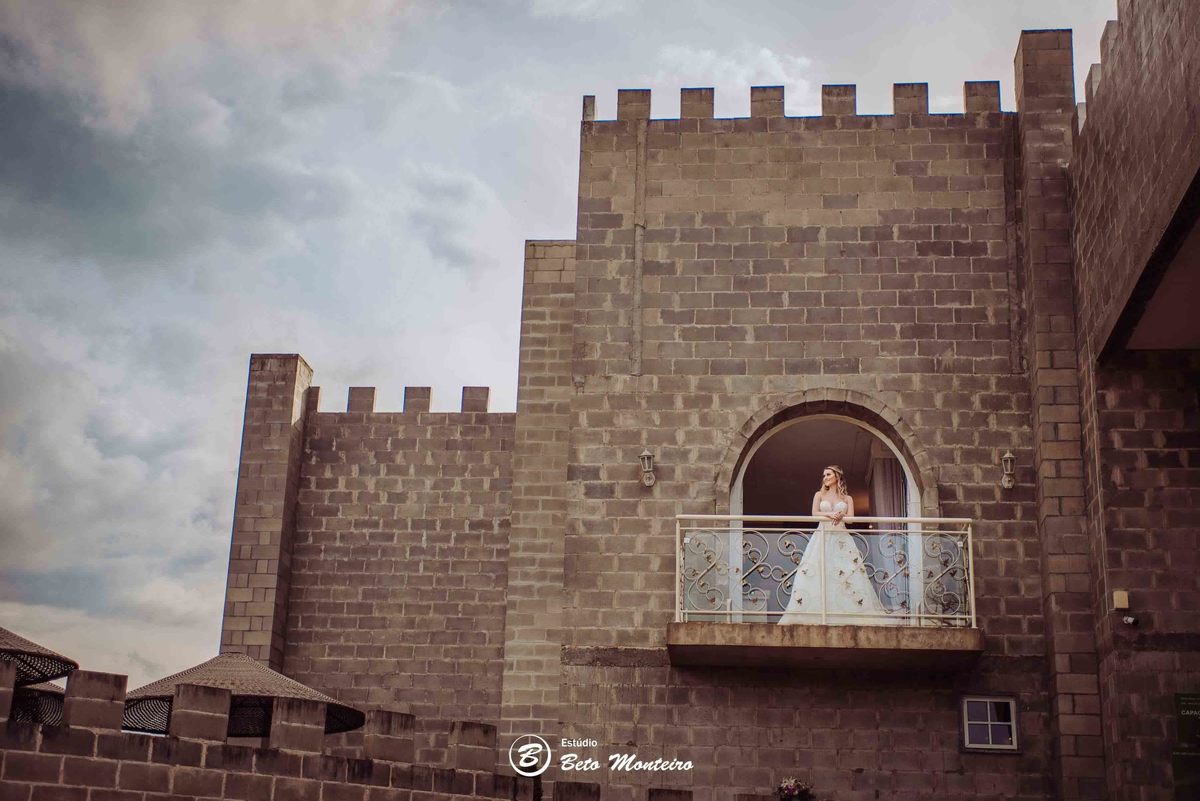 Noivos no Castello Reale - Véu voando- Casamento - Wedding - Pré-Casamento - Cobertura de casamento - filmagem de casamento Curitiba - Pré-Wedding - fotógrafo de casamento Curitiba - Estúdio Beto Monteiro castello reale