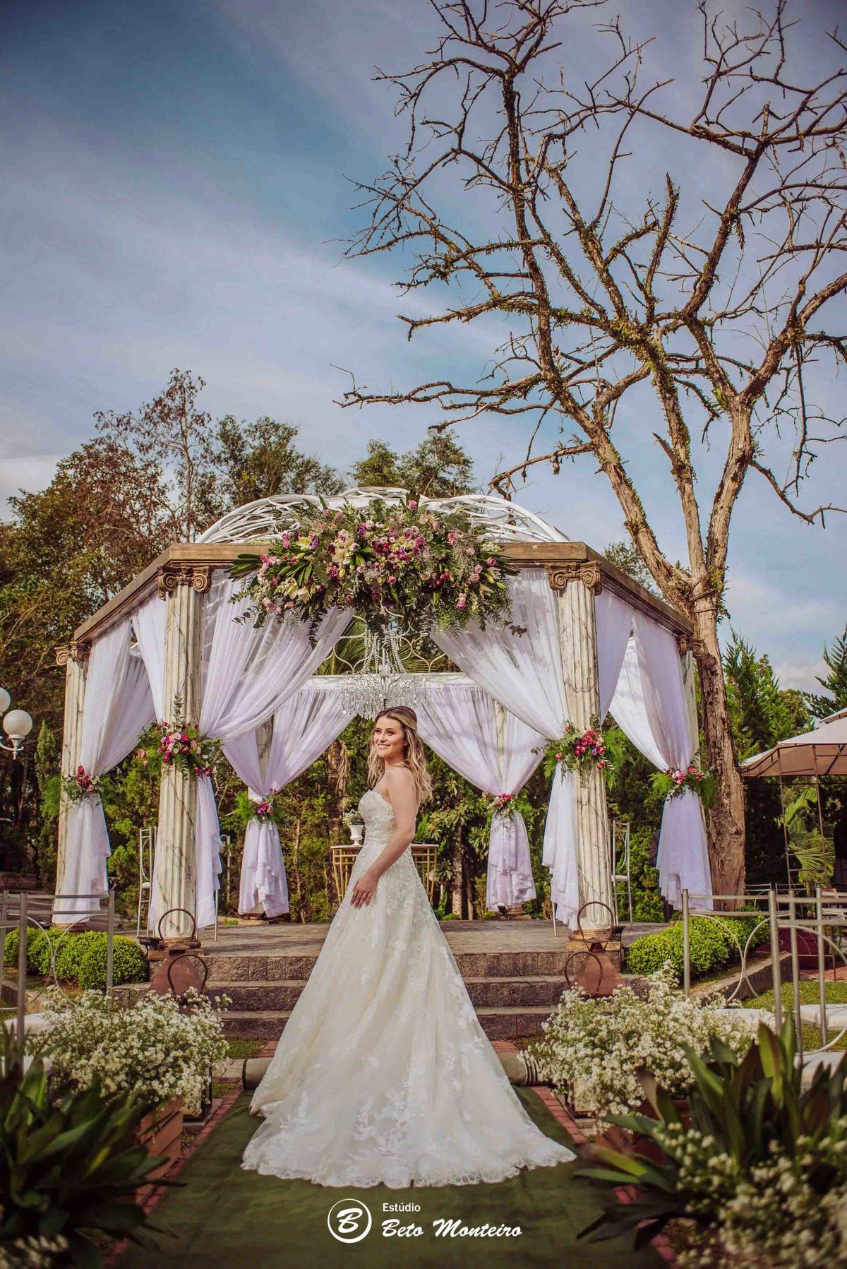 Noivos no Castello Reale - Véu voando- Casamento - Wedding - Pré-Casamento - Cobertura de casamento - filmagem de casamento Curitiba - Pré-Wedding - fotógrafo de casamento Curitiba - Estúdio Beto Monteiro castello reale