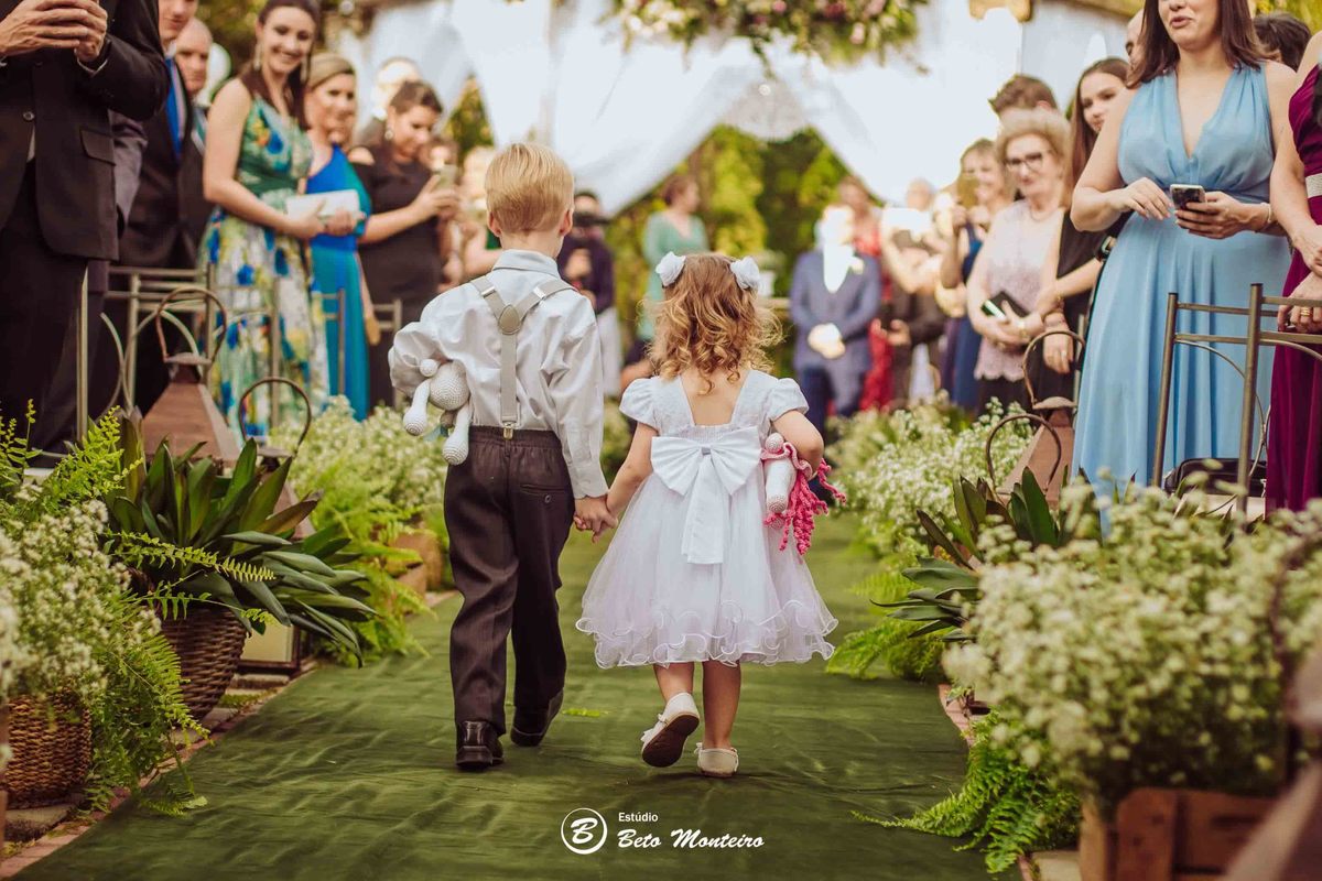 Noivos no Castello Reale - Véu voando-- Casamento - Wedding - Pré-Casamento - Cobertura de casamento - filmagem de casamento Curitiba - Pré-Wedding - fotógrafo de casamento Curitiba - Estúdio Beto Monteiro castello reale