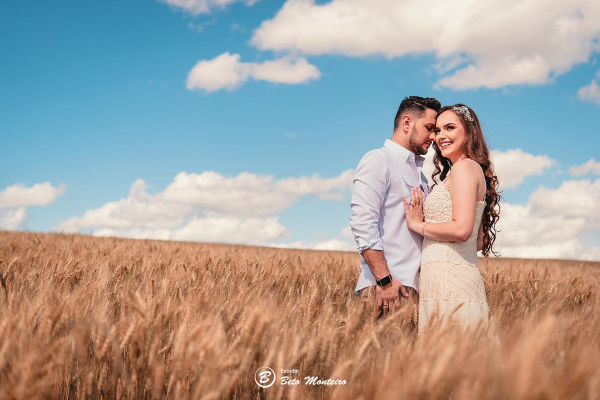 fotografo de casamento - videos de casamento - filmagem - casamento - cinegrafista - filmmaker - wedding - produtora - curitiba - estudio beto monteiro - casal - pre wedding - millena e anderson - plantação trigo - espaço do campo - por do sol - cachoeira