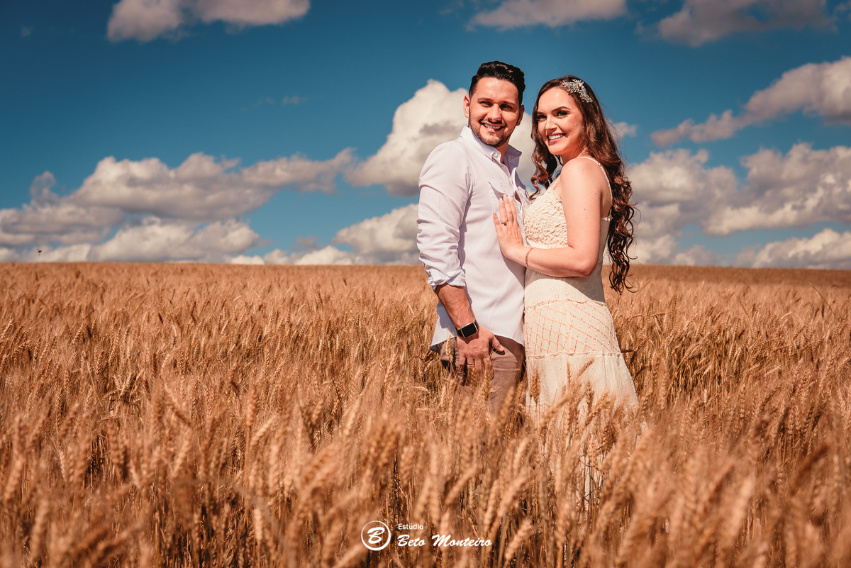 fotografo de casamento - videos de casamento - filmagem - casamento - cinegrafista - filmmaker - wedding - produtora - curitiba - estudio beto monteiro - casal - pre wedding - millena e anderson - plantação trigo - espaço do campo - por do sol - cachoeira