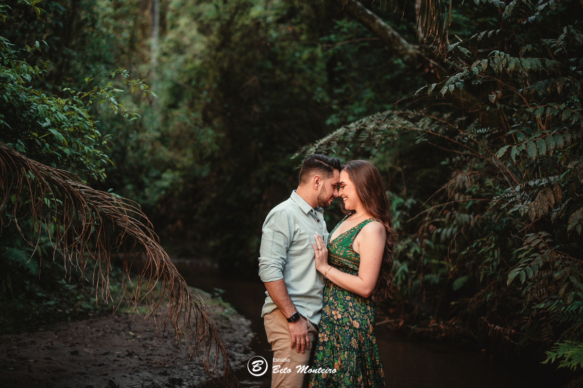 fotografo de casamento - videos de casamento - filmagem - casamento - cinegrafista - filmmaker - wedding - produtora - curitiba - estudio beto monteiro - casal - pre wedding - millena e anderson - plantação trigo - espaço do campo - por do sol - cachoeira