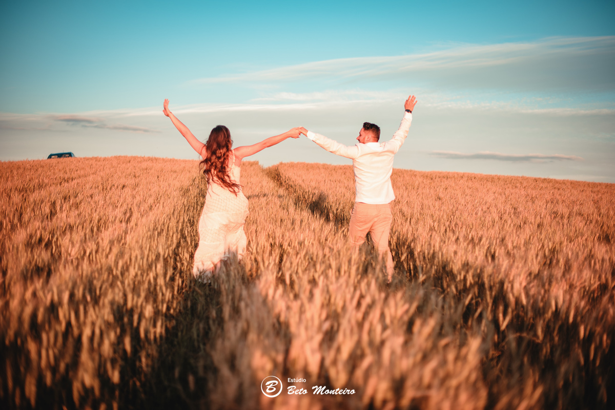 fotografo de casamento - videos de casamento - filmagem - casamento - cinegrafista - filmmaker - wedding - produtora - curitiba - estudio beto monteiro - casal - pre wedding - millena e anderson - plantação trigo - espaço do campo - por do sol - cachoeira