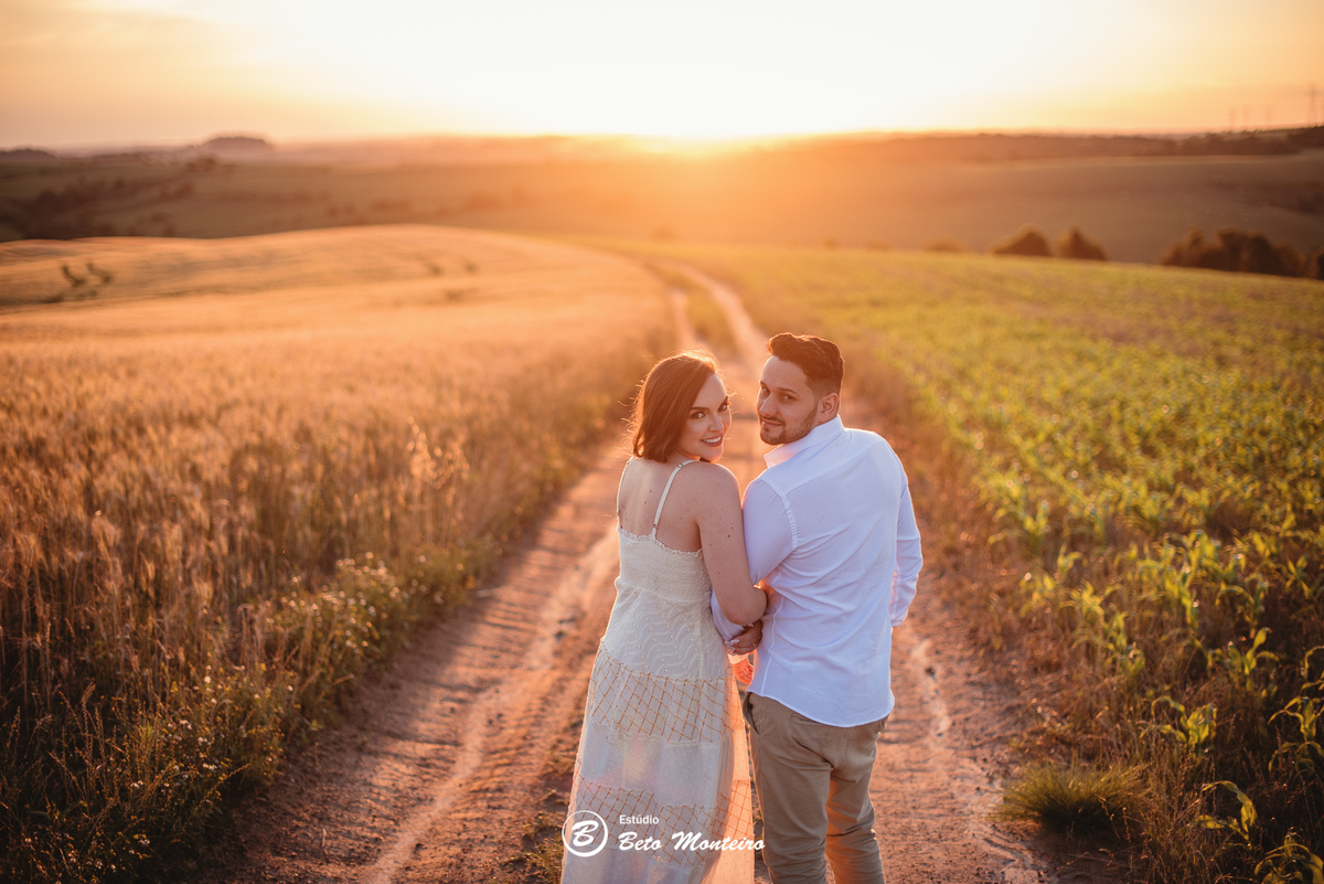 fotografo de casamento - videos de casamento - filmagem - casamento - cinegrafista - filmmaker - wedding - produtora - curitiba - estudio beto monteiro - casal - pre wedding - millena e anderson - plantação trigo - espaço do campo - por do sol - cachoeira
