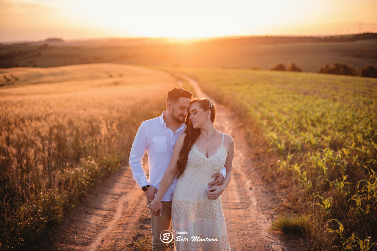 fotografo de casamento - videos de casamento - filmagem - casamento - cinegrafista - filmmaker - wedding - produtora - curitiba - estudio beto monteiro - casal - pre wedding - millena e anderson - plantação trigo - espaço do campo - por do sol - cachoeira