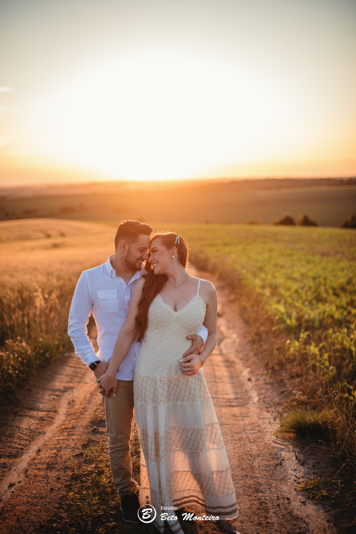 fotografo de casamento - videos de casamento - filmagem - casamento - cinegrafista - filmmaker - wedding - produtora - curitiba - estudio beto monteiro - casal - pre wedding - millena e anderson - plantação trigo - espaço do campo - por do sol - cachoeira