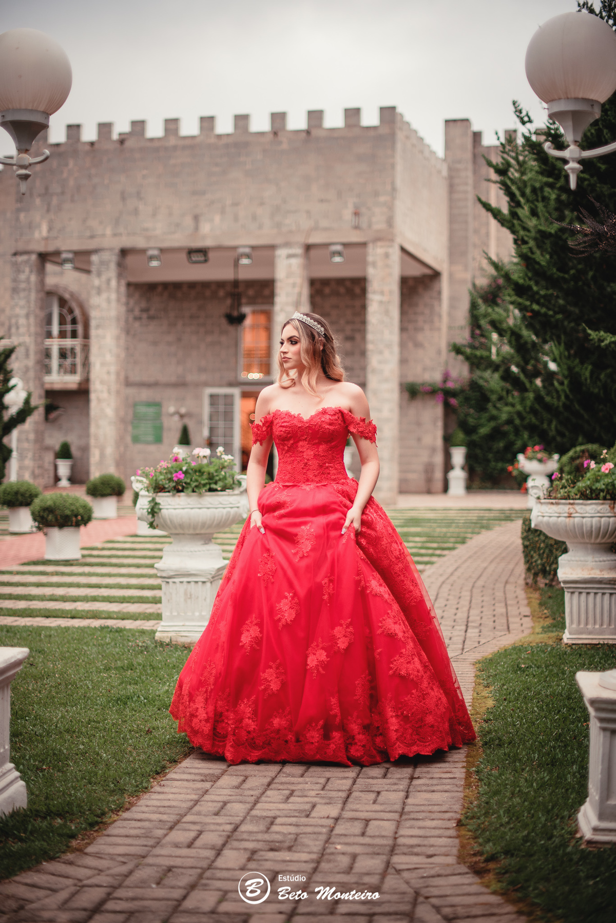 Aniversário de 15 anos - Foto e Filmagem - Debutante - Estúdio Beto Monteiro - Curitiba - fotografo de 15 anos - sessao de fotos - book de fotos - book de 15 anos - fotografo - leticia vieira - castello reale - pedro aquino - soul - vestido vermelho