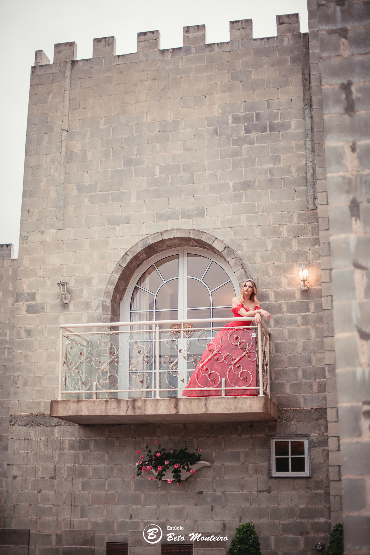Aniversário de 15 anos - Foto e Filmagem - Debutante - Estúdio Beto Monteiro - Curitiba - fotografo de 15 anos - sessao de fotos - book de fotos - book de 15 anos - fotografo - leticia vieira - castello reale - pedro aquino - soul - vestido vermelho